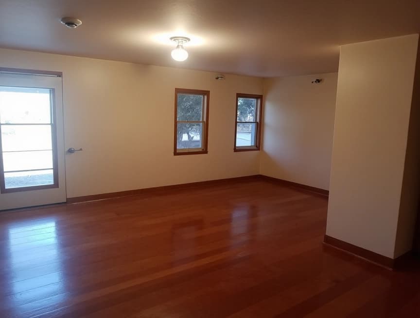 HomestagingKIEin KI-generiertes Bild von einer modern eingerichteten Wohnung