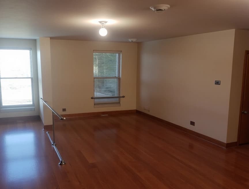 HomestagingKIBeispielansicht einer mit Flux.1 eingerichteten Wohnung
