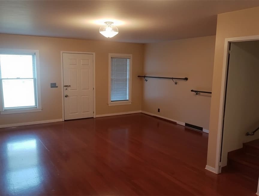 HomestagingKIEin Bild von einer Wohnung mit Schild zum Vermieten