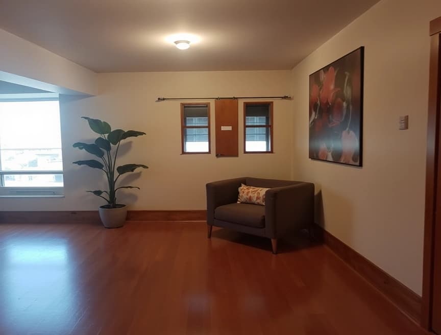 HomestagingKIEin Bild von einer Wohnung mit Schild zum Vermieten
