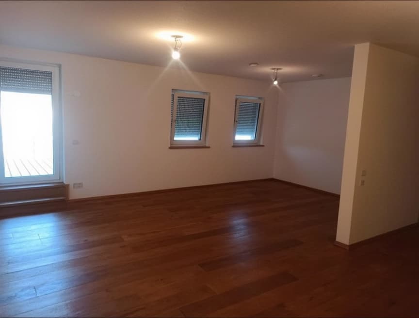 HomestagingKIEin Bild von einer Wohnung mit Schild zum Vermieten