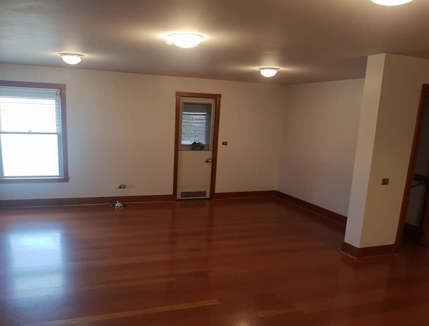 HomestagingKIEin Bild von einer Wohnung mit Schild zum Vermieten