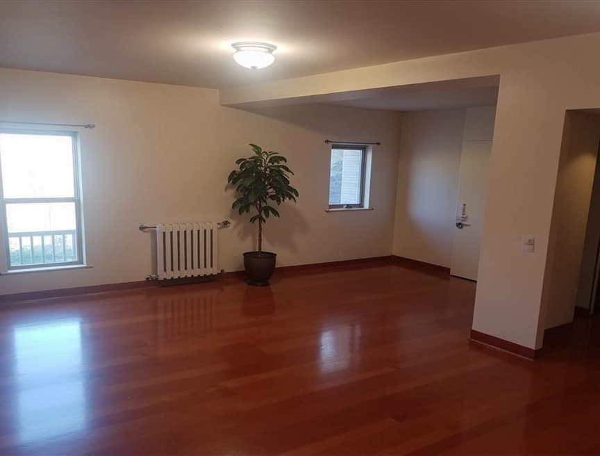 HomestagingKIEin Bild von einer modern eingerichteten Wohnung, generiert mit dem Flux-Modell
