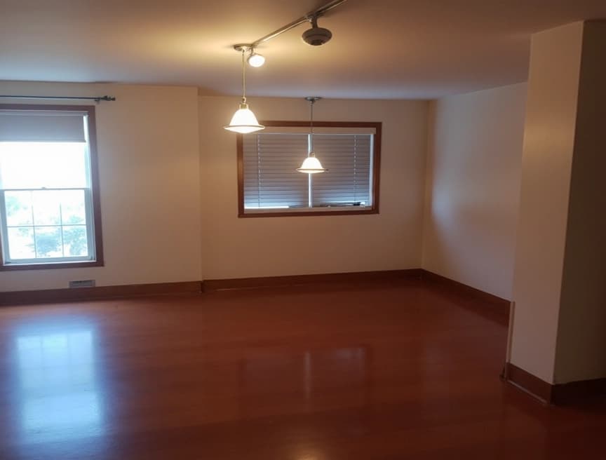 HomestagingKIEin Bild von einer Wohnung mit Schild zum Vermieten